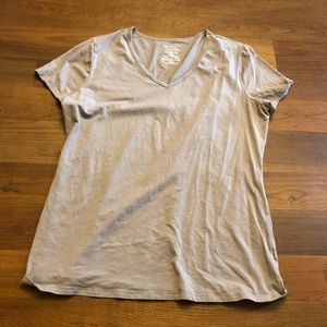 V-neck tee